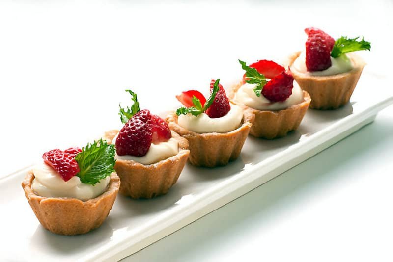 Cinco deliciosas tartaletas de fresa y nata